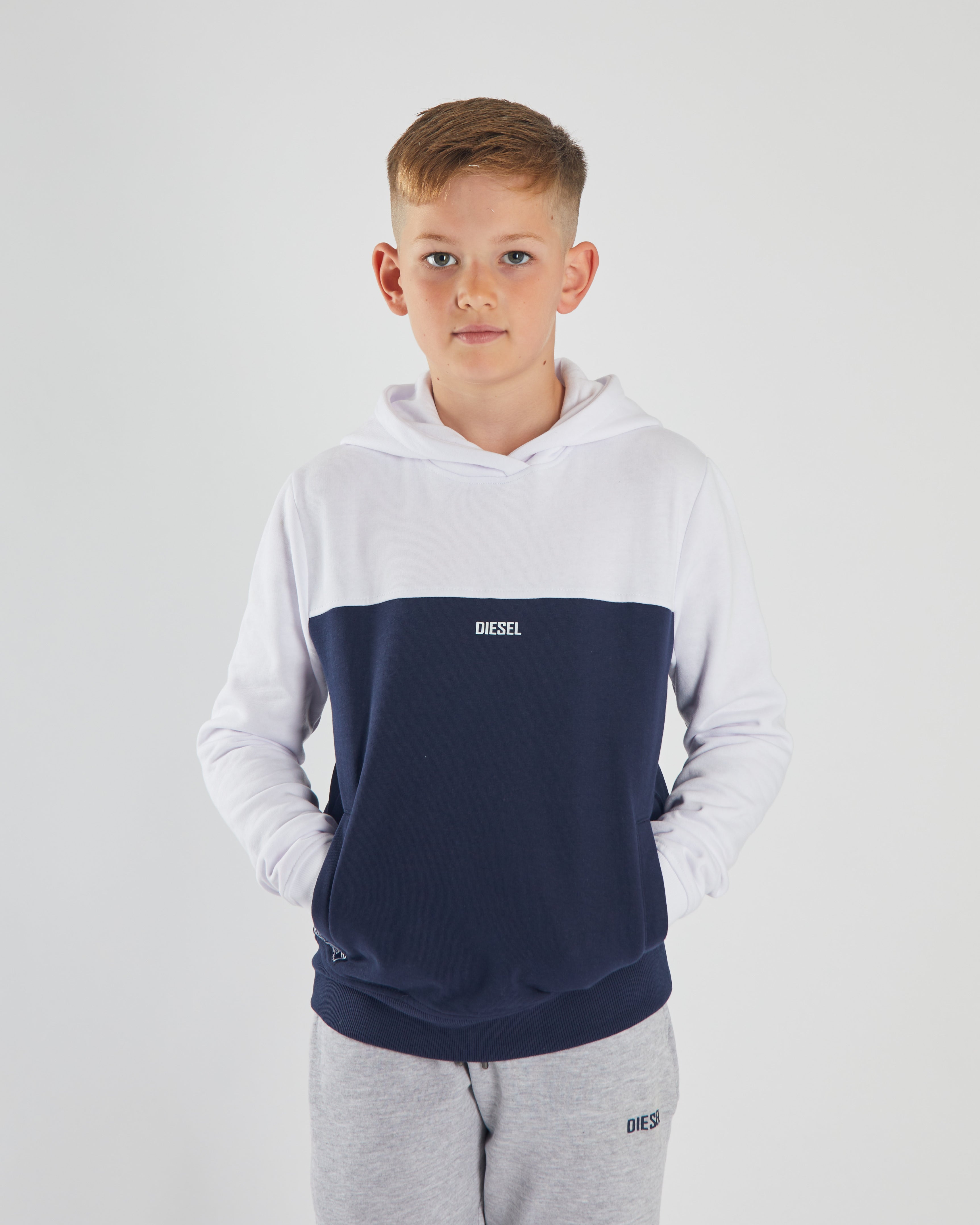 Adi Hood White / Navy