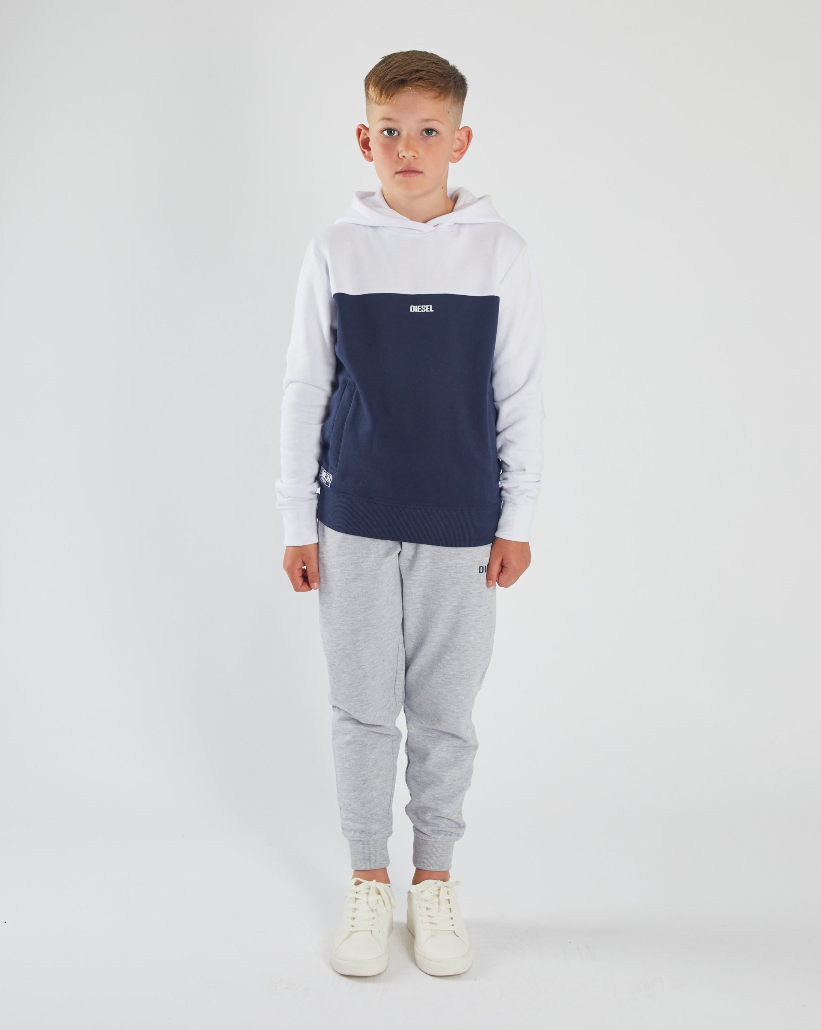 Adi Hood White / Navy