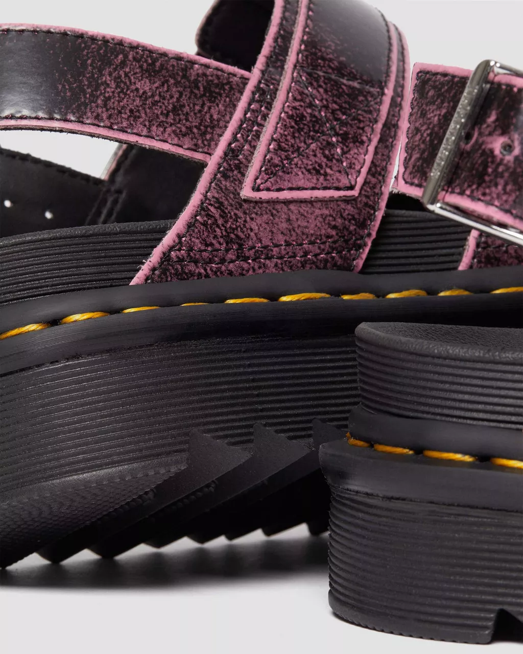 Dr Martens – Voss II Black / Fondant Pink