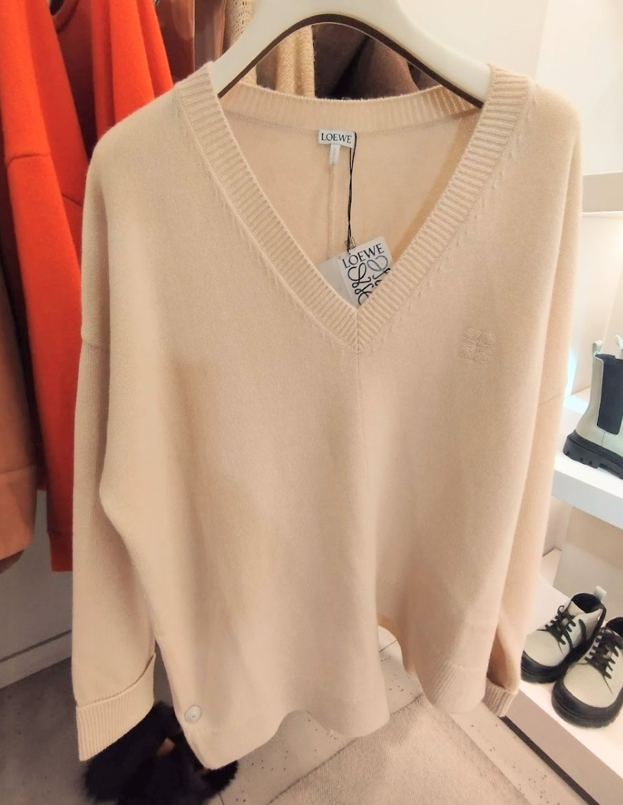 LOEWE  |Asymmetric V-neck sweater in cashmere